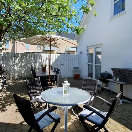 Blokhus-hune/hus 148m², 12-pers. M/privat Gardhave * Blokhus